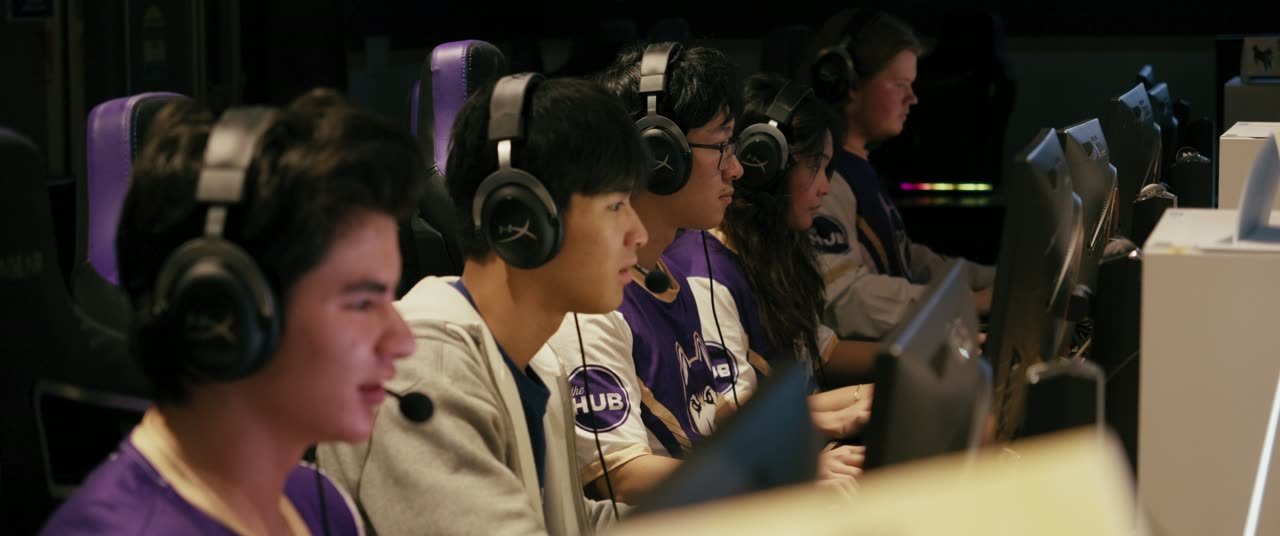 UW Esports at their stations